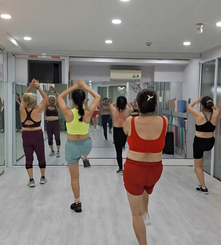AEROBIC TRÁI TÁO ĐỎ